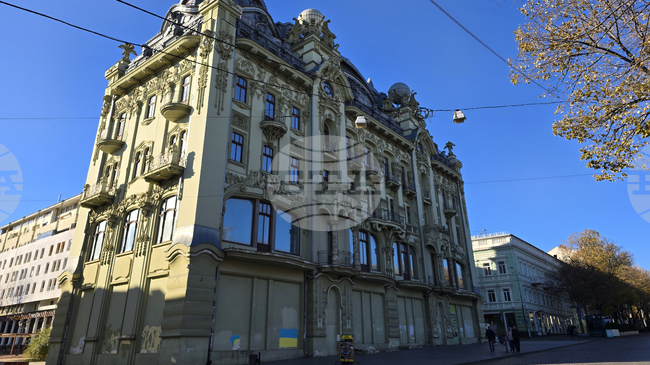 В Одеса отекват силни взривове, градът е атакуван с дронове, съобщават в местните канали в Телеграм 
