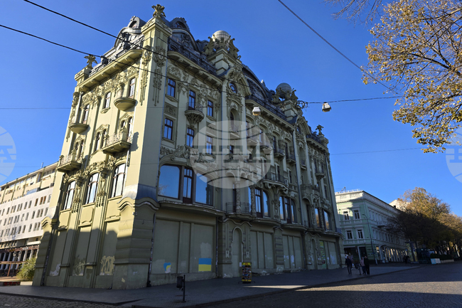 В Одеса отекват силни взривове, градът е атакуван с дронове, съобщават в местните канали в Телеграм 