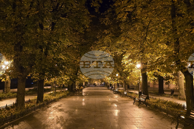 В няколко района на Одеса няма ток след масираната атака с дронове тази вечер, съобщи председателят на градската военна администрация