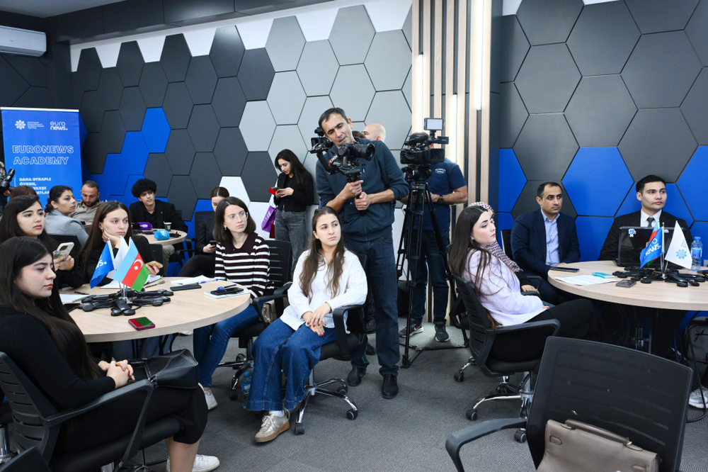 АЗЕРТАДЖ: Обучителна програма по телевизионна журналистика за младежи започна в Баку