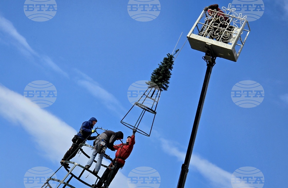 Коледна украса - НДК- монтаж