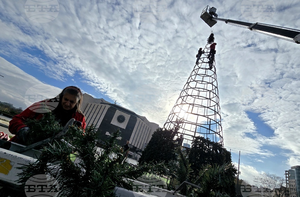 Коледна украса - НДК- монтаж