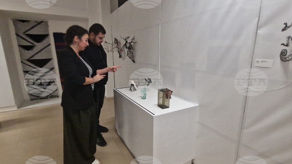 Млади художници от Националната художествена академия подредиха свои творби в троянското село Орешак