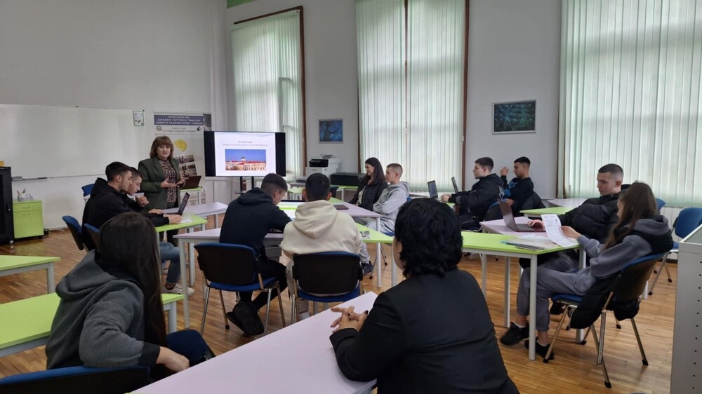 Учениците на Търговската гимназия в Свищов учат чрез изкуствен интелект и интегриран STEM+B подход