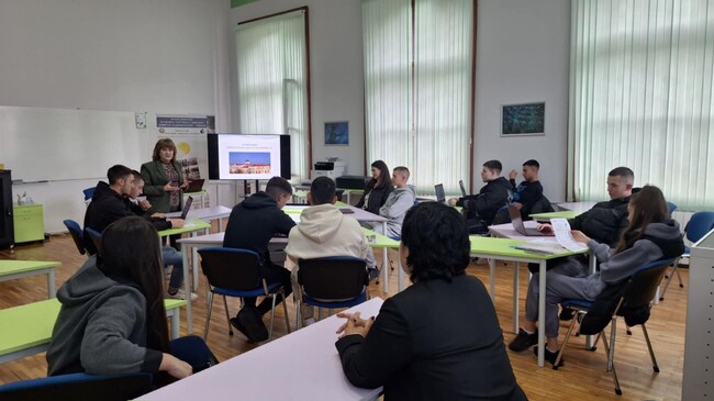 Учениците на Търговската гимназия в Свищов учат чрез изкуствен интелект и интегриран STEM+B подход