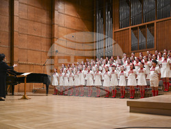 Детският хор на БНР кани своята публика на две специални събития от празничните чествания за 65-годишнината на емблематичния състав – концерт на 21 ноември и премиера на нов двуезичен албум на 23 ноември.