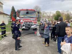 Велики Преслав - ученици - занимание с огнеборци