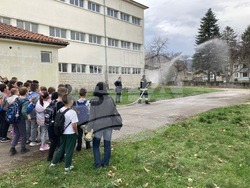 Велики Преслав - ученици - занимание с огнеборци