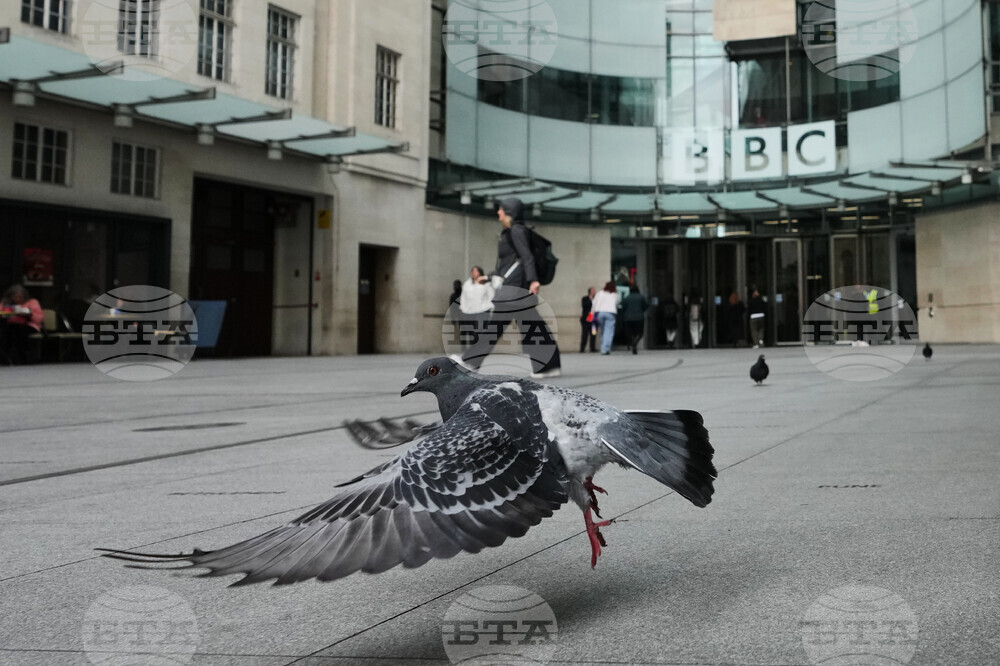 Би Би Си е "решена да се бори" срещу всеки иск на Тръмп, заяви президентът на медията 