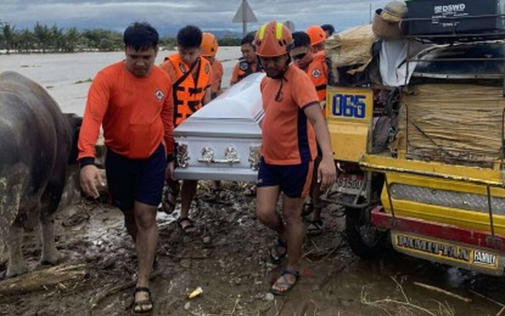 ФНА: Броят на жертвите на тайфуна "Фунуон" във Филипините достигна 25