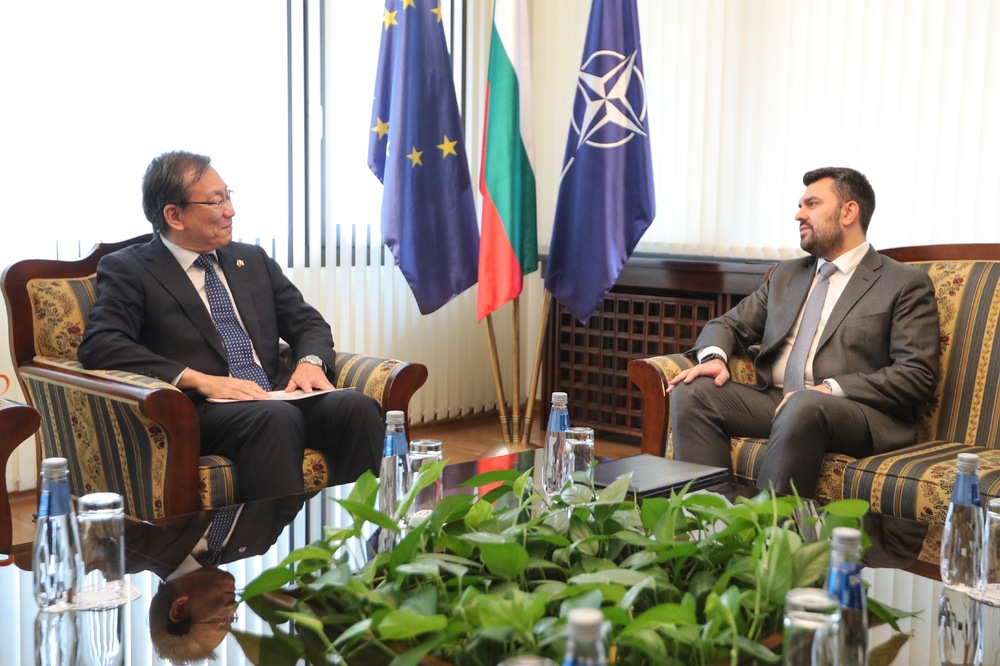 Foreign Minister Georgiev Holds Farewell Meeting with Japanese Ambassador Michigami