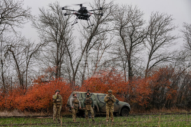 Руската ПВО тази нощ е унищожила 64 украински дрона, съобщи руското Министерство на отбраната