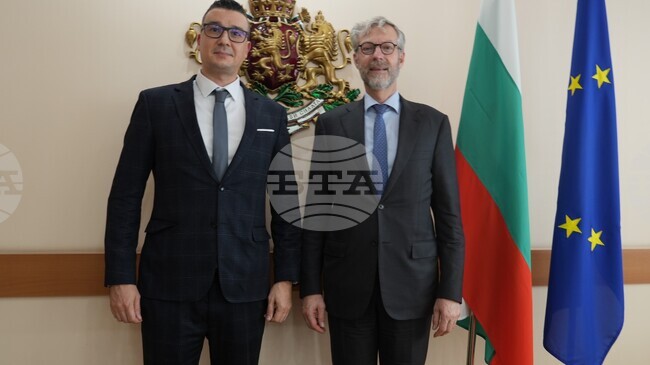 Министър Петър Дилов обсъди с вицепрезидента на ЕИБ Робърт де Гроот възможностите за финансиране на българските малки и средни компании