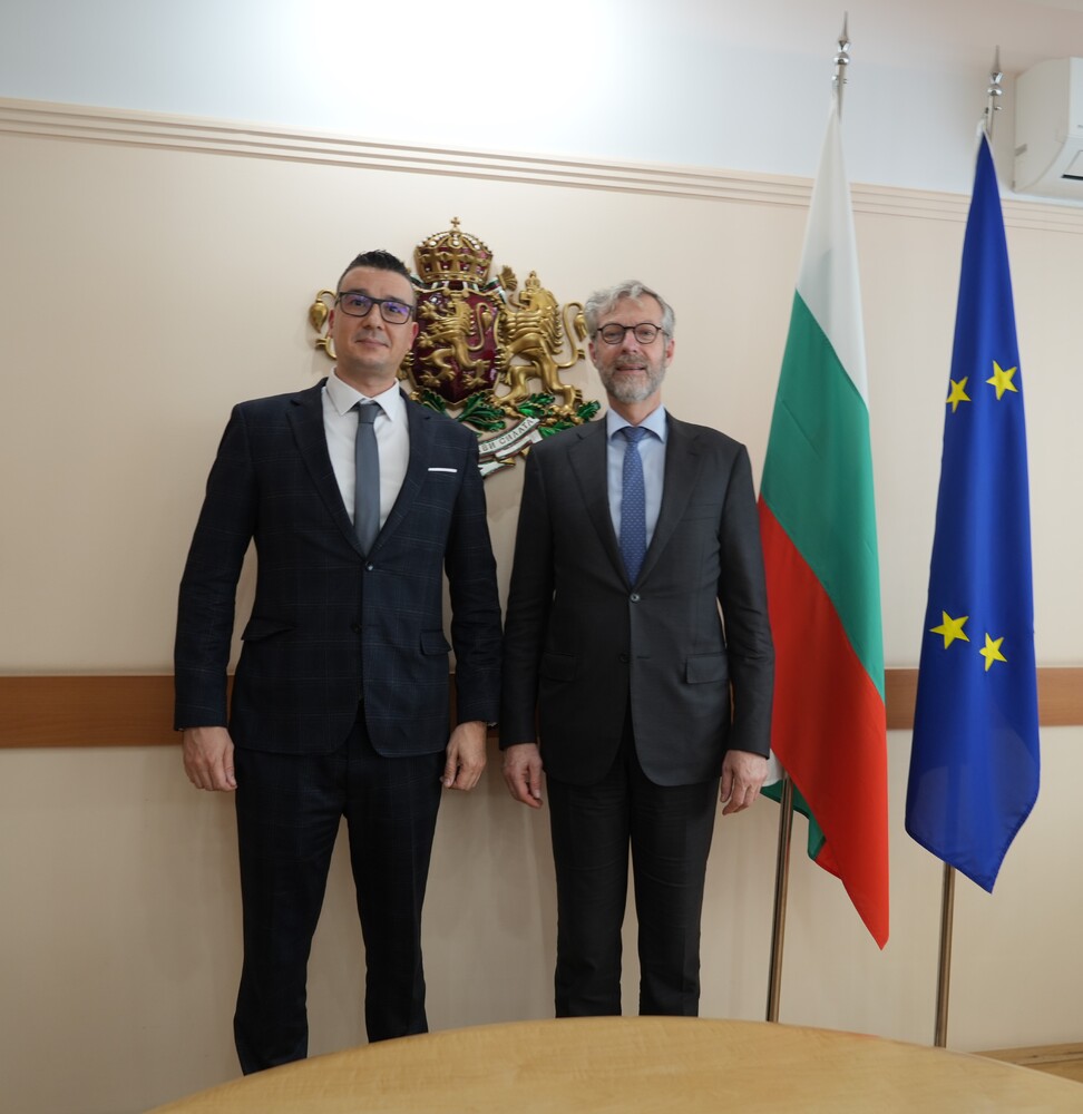 Министър Петър Дилов обсъди с вицепрезидента на ЕИБ Робърт де Гроот възможностите за финансиране на българските малки и средни компании