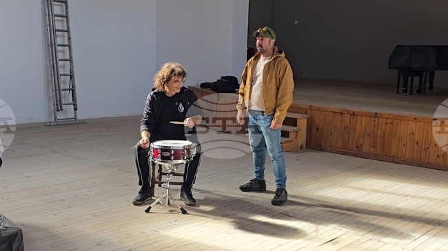 Стефан Вълдобрев и „Обичайните заподозрени“ записаха песента „И ти благодаря“ в читалището на Ковачевица