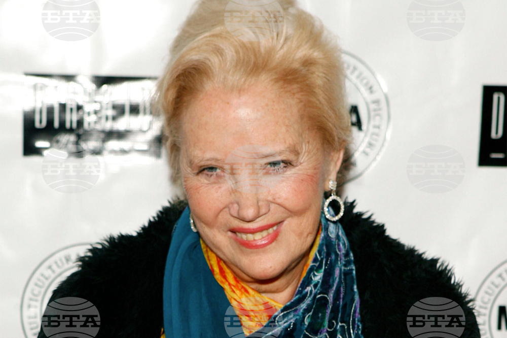 Obit Sally Kirkland