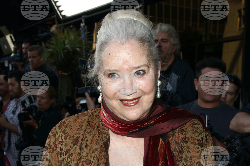 Obit Sally Kirkland