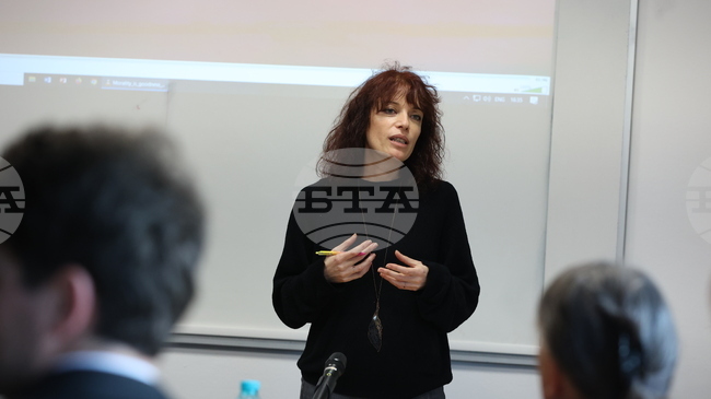 Докато говорим за Кристиян Таков, делата му продължават да живеят, каза д-р Десислава Данкова при откриването на изложба, посветена на него