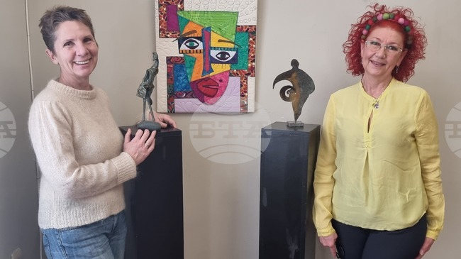 Диана Тончева и Агнес Данкова показват в Плевен свои творби в обща изложба "Малка пластика и пачуърк"