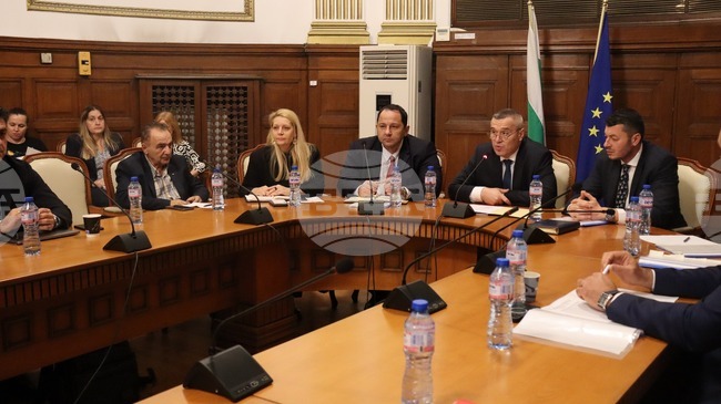 Земеделското министерство обмисля възможност за предоставяне на помощ „де минимис“ за засегнатите от маловодието производители на аквакултури