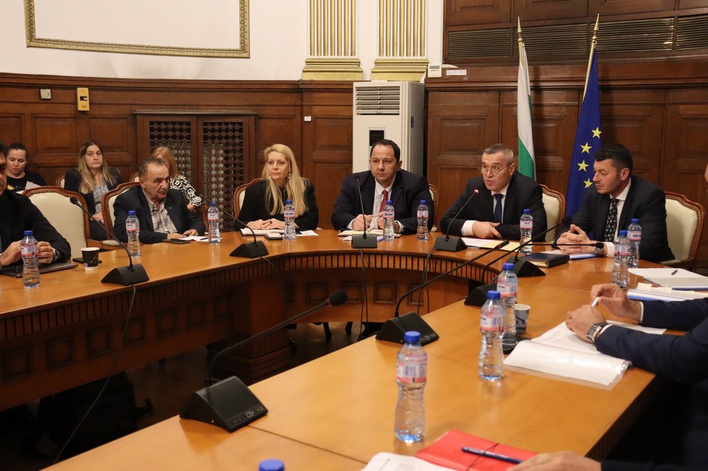 Земеделското министерство обмисля възможност за предоставяне на помощ „де минимис“ за засегнатите от маловодието производители на аквакултури