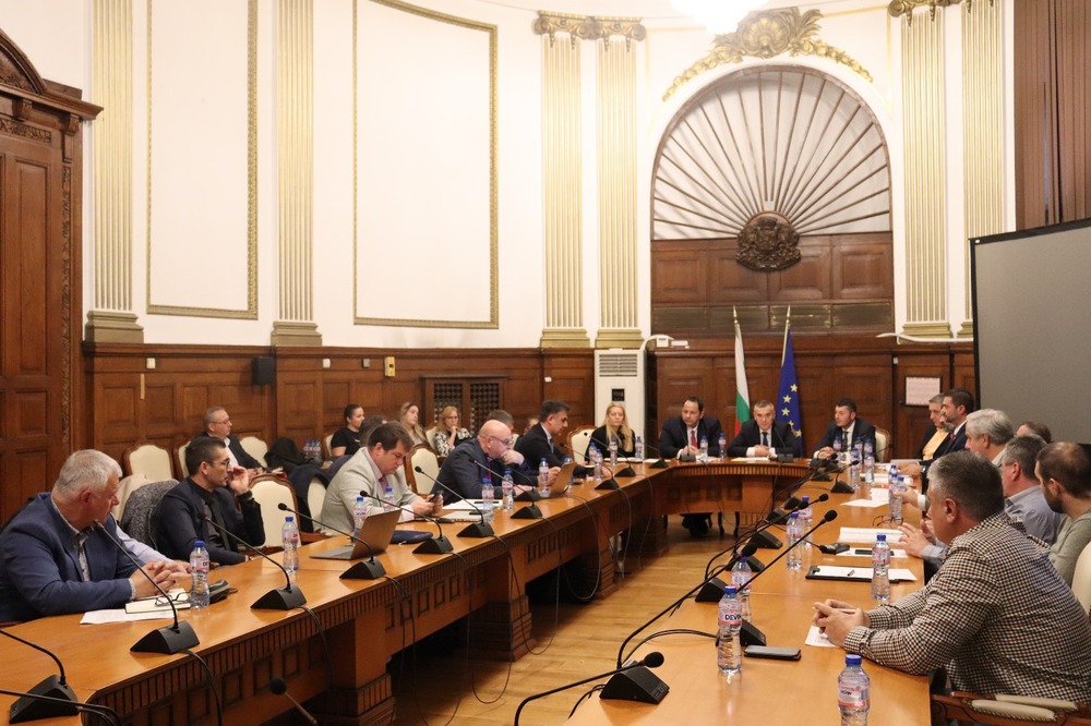 Министър Тахов: МЗХ обмисля възможност за предоставяне на държавна помощ „de minimis“ за подпомагане на засегнатите от маловодието производители в сектор „Рибарство“