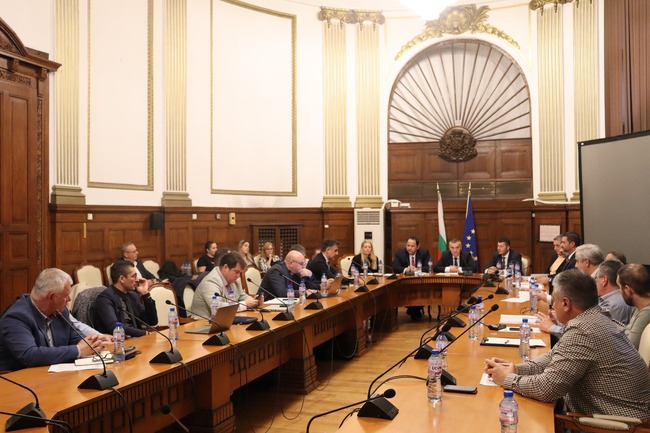 Министър Тахов: МЗХ обмисля възможност за предоставяне на държавна помощ „de minimis“ за подпомагане на засегнатите от маловодието производители в сектор „Рибарство“