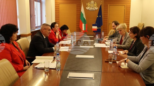 Министър Тахов и посланикът на Франция у нас обсъдиха бъдещето на ОСП и възможностите за задълбочаване на двустранното сътрудничество