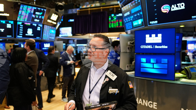 Индексът Dow Jones Industrial Average расте до нови рекордни стойности в началото търговията на Уолстрийт