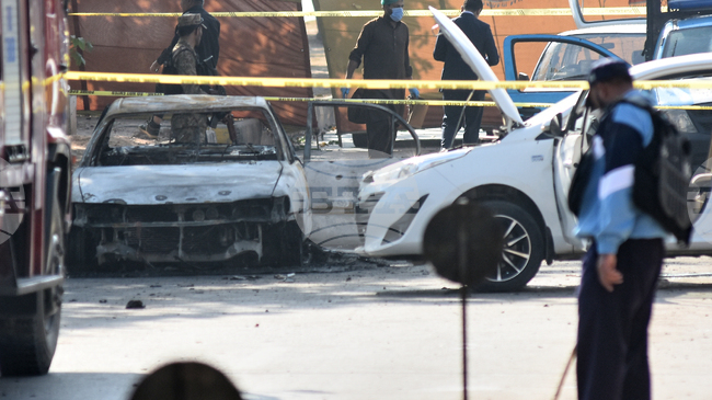 Крайпътна бомба, насочена срещу полицейски автомобил, уби шестима полицаи в Северозападен Пакистан
