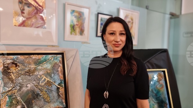 Изкуството е моят път към себе си, казва Антония Котева с първата си самостоятелна изложба в Ямбол