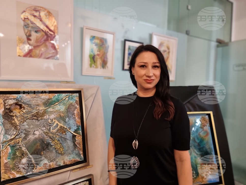 Изкуството е моят път към себе си, казва Антония Котева с първата си самостоятелна изложба в Ямбол