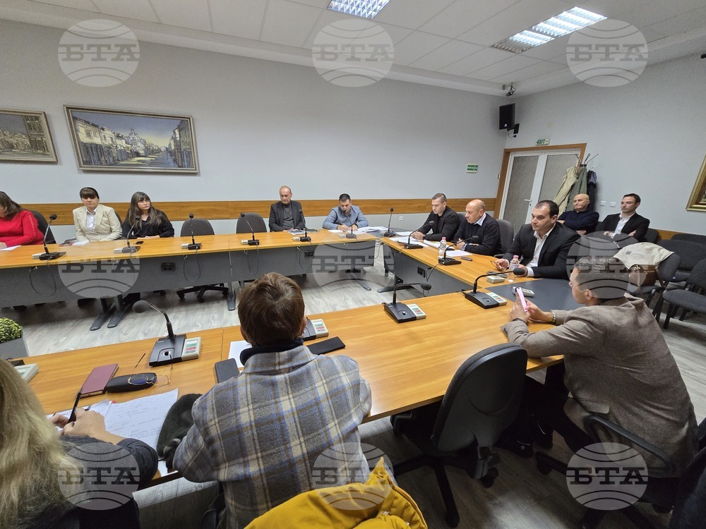 Ръководството на Община Ловеч, съветници и граждани обсъдиха поемане на дългосрочен общински дълг от над 6,9 млн. лв. 