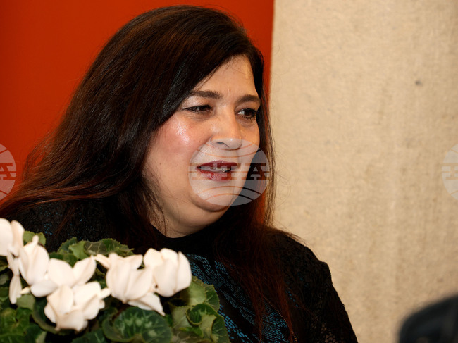 Към светлината и доброто у човека води проф. Андрияна Андреева в новата си поетична книга