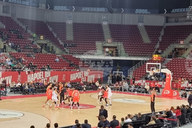 Апоел Тел Авив надигра Баскония в София и оглави класирането в баскетболната Евролига