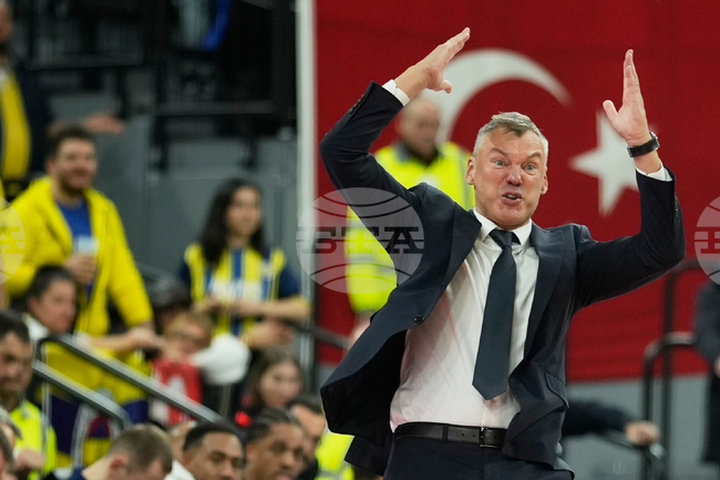 Шарунас Ясикевичус е продължил договора си с Фенербахче