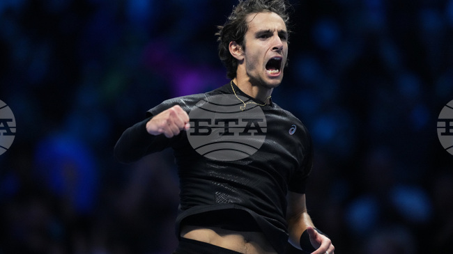 Лоренцо Музети направи обрат и спечели срещу Алекс де Минор на Финалния турнир на АТП в Торино