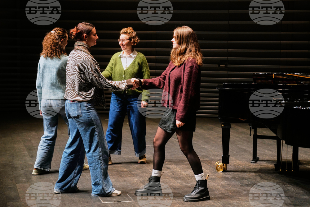 CORRECTION Switzerland Yodeling