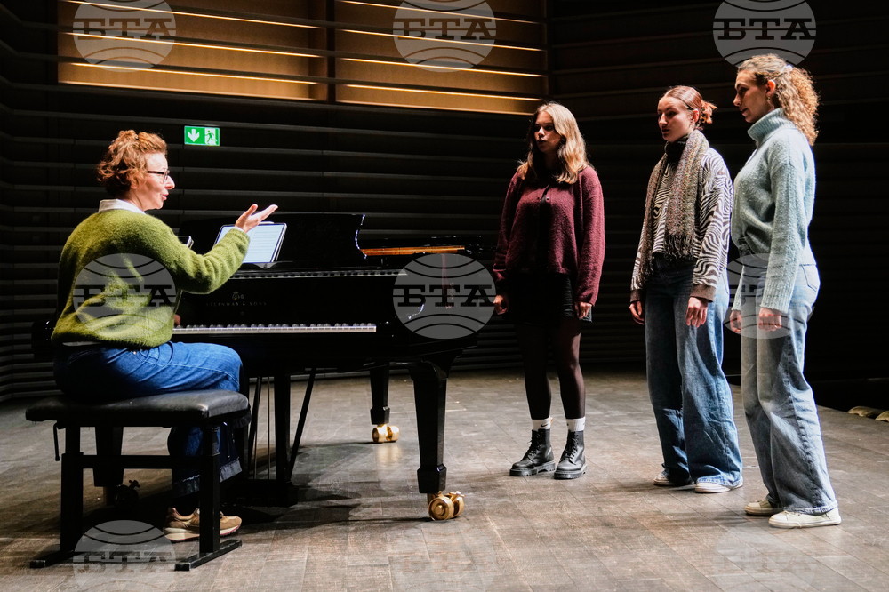 CORRECTION Switzerland Yodeling