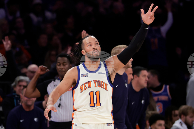 Контузията на Джейлън Брънсън не е сериозна, но той ще пропусне предстоящия мач с Маями Хийт