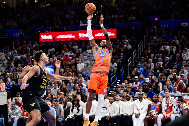 Шей Гилджъс-Алекзандър поведе Оклахома Сити до успеха срещу Голдън Стейт Уориърс в НБА