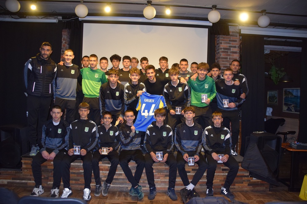 Илия Груев организира вдъхновяващо събитие за юноши на ФК Национал