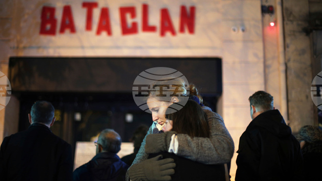 Франция ще отбележи с няколко възпоменателни церемонии и мемориална градина десетата годишнина от терористичните нападения в Париж