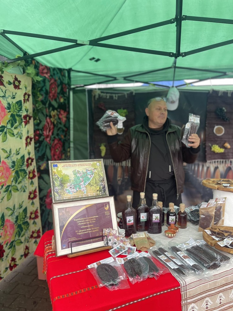 Българското семейно предприятие от Украйна „Балкански ястия“ представи традиционна българска кухня на фестивала на виното в Комрат