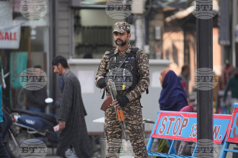 Индийските власти задържаха няколко заподозрени в Кашмир във връзка с разследването около експлозията на кола в Делхи