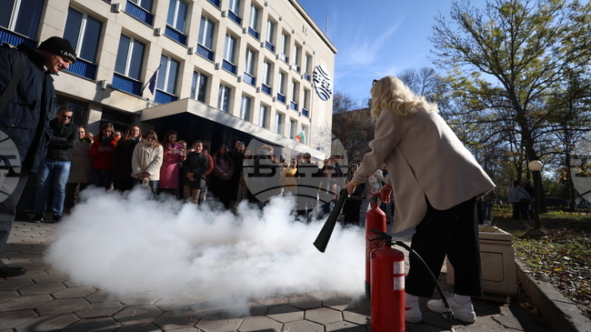 Служителите на Българската телеграфна агенция участваха в тренировъчна евакуация и обучение по пожарна безопасност