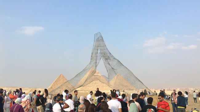 Изложбата „Завинаги е сега” се завръща при големите египетски пирамиди