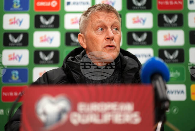 Селекционерът на Ирландия Халгримсон: „Не можем да играем ва банк срещу Португалия“