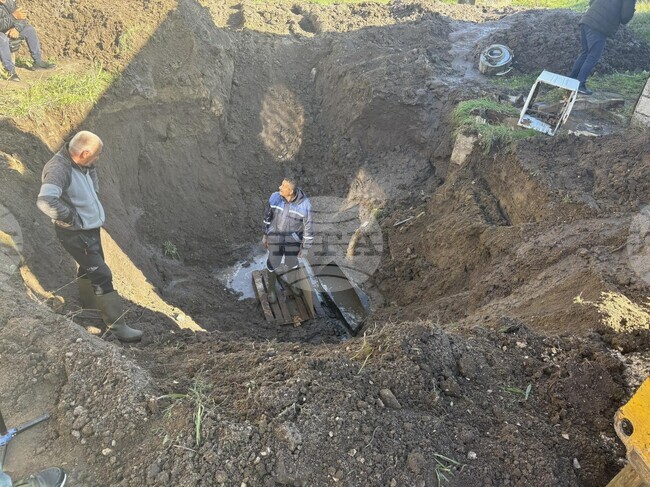 Екипи на ВиК-Хасково работят по голяма авария по магистрален водопровод от село Ябълково към областния град