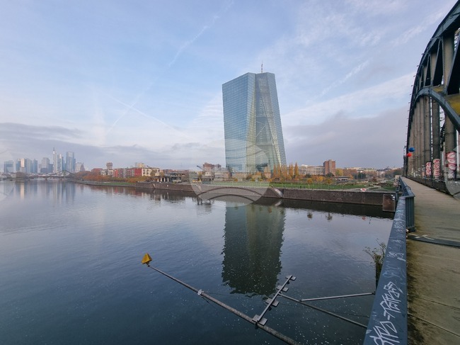 Разрастването на стейбълкойните може да отслаби банковото кредитиране в еврозоната и да отслаби прилагането на монетарната политика, показва доклад на ЕЦБ